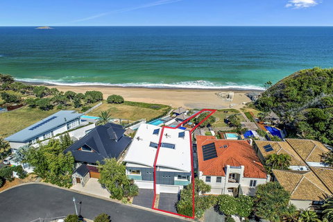 Beachfront #12 - Accommodation Gladstone 1