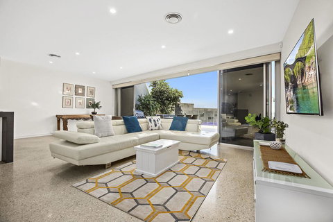 Beachfront #12 - Accommodation Gladstone 2