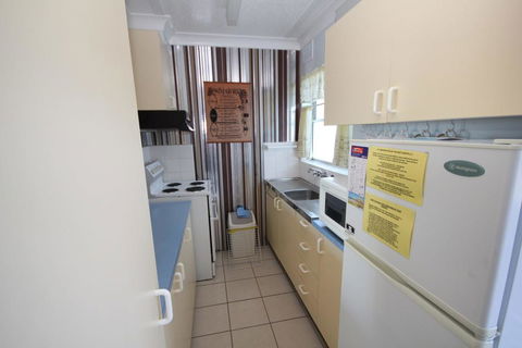 BEACHFRONT 3- 3/12 Bundella Ave LC - Accommodation Gladstone 1