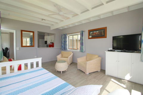 Beachfront 6, 25 Willow Street - Accommodation Gladstone 2