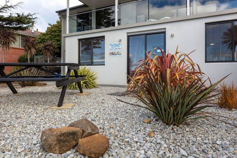 Beachfront Apartment Blackmans Bay - Accommodation Gladstone 2