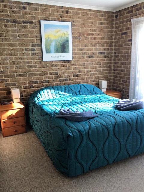 Beachfront Apartments - Accommodation Gladstone 3