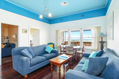 Beachfront Buena Vista - PetFriendly - Accommodation Gladstone 2