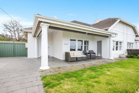 Beachfront Buena Vista - PetFriendly - Accommodation Gladstone 1
