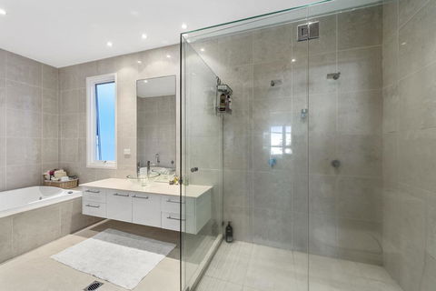Beachfront By The CC - Family Friendly, Plunge Pool, Steps To The Beach - Accommodation Gladstone 1