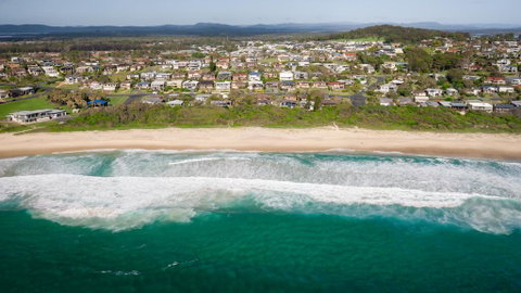 Beachfront Escape - Accommodation Gladstone 1