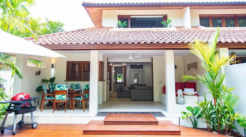 Beachfront Hideaway - Port Douglas - Accommodation Gladstone 1