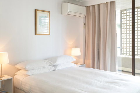 Beachfront Manly Apartment With Parking And Balcony - Accommodation Gladstone 1