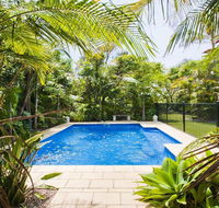 Beachfront Pool House - Absolute beachfront - Accommodation Gladstone