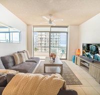 Beachfront Retro Apartment In Surfers Paradise - Accommodation Gladstone
