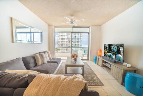 Beachfront Retro Apartment In Surfers Paradise - Accommodation Gladstone 0