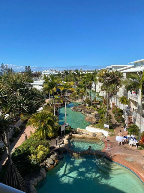 Resort Queen Studio At Alex Beach Resort - Accommodation Gladstone 2