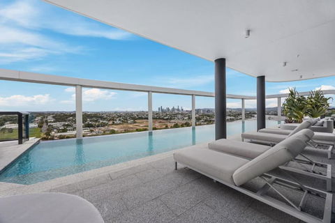 Rivello Apartments - Free Secure Car Park, 6km To City, Ferry Terminal, Eat Street, Rooftop Pool, Sauna, Portside Dinning - Accommodation Gladstone 1