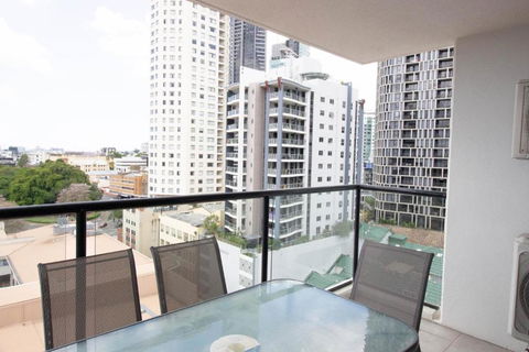 Republic Apartment - Accommodation Gladstone 3