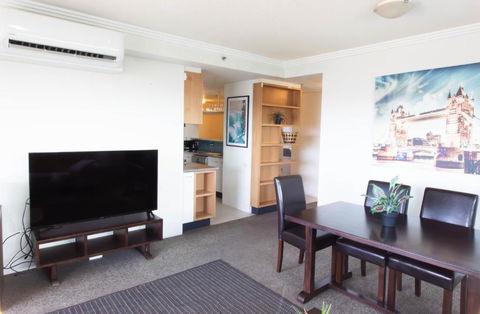 Republic Apartment - Accommodation Gladstone 0