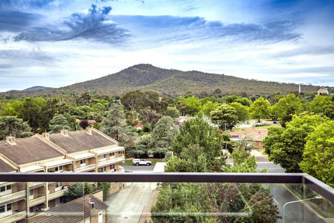 Reid City Escape Modern Stay In ACT - Accommodation Gladstone 3