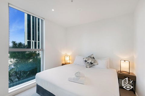 REST COLLECTION Apartments On Collins Docklands - Accommodation Gladstone 1