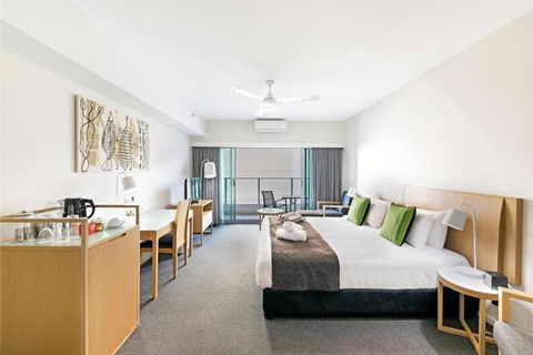 Resort-Style Sister Studios - Double Delight In The CBD - Accommodation Gladstone 0