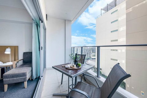 Resort-Style Sister Studios - Double Delight In The CBD - Accommodation Gladstone 2