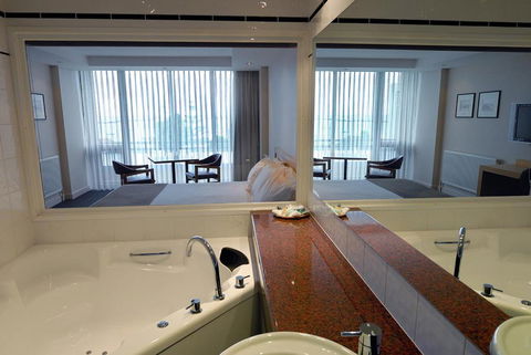 Richmond Henty Hotel - Accommodation Gladstone 2