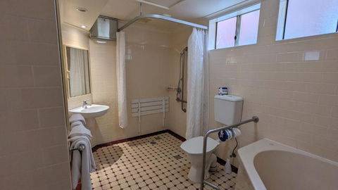 River Motel - Accommodation Gladstone 1