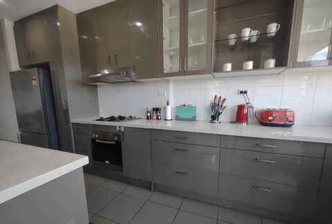 Resort Style 1 Or 2 Bedroom With Pool And Free Parking - Accommodation Gladstone 2