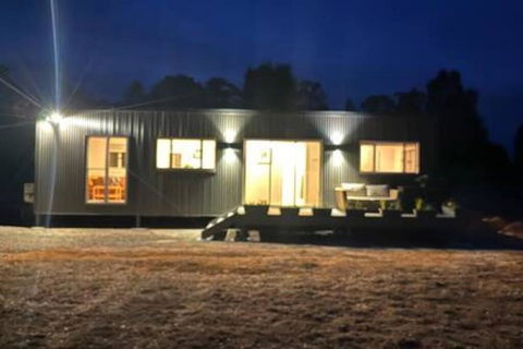 Redman View Luxury Lakeside Cabin - Accommodation Gladstone 0