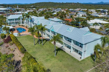 Reef Adventureland Motor Inn with Accommodation Gladstone