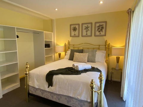 Reel & Relax: 3BR Beach House - Fish, Swim, Surf - Accommodation Gladstone 2