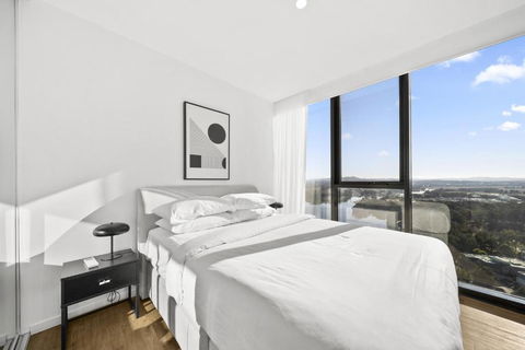 Refined 2-Bed With Luxurious Building Amenities - Accommodation Gladstone 3