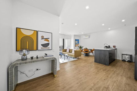 Refined 2-Bed With Luxurious Building Amenities - Accommodation Gladstone 1