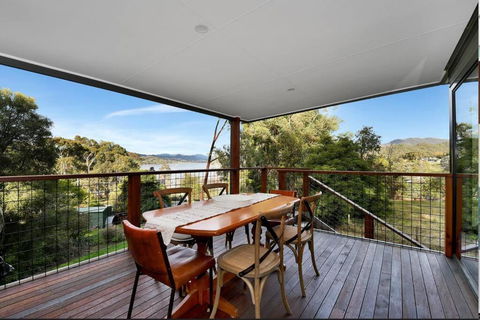 Relax At Goughs Bay - Accommodation Gladstone 0