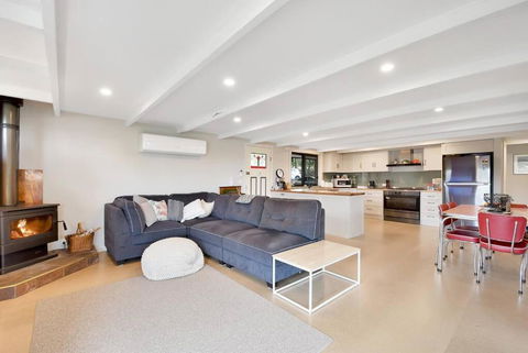 Relax At Goughs Bay - Accommodation Gladstone 2