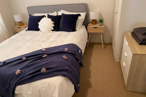 Relax In The Spa With Views Opposite Lake Eildon - Accommodation Gladstone 2
