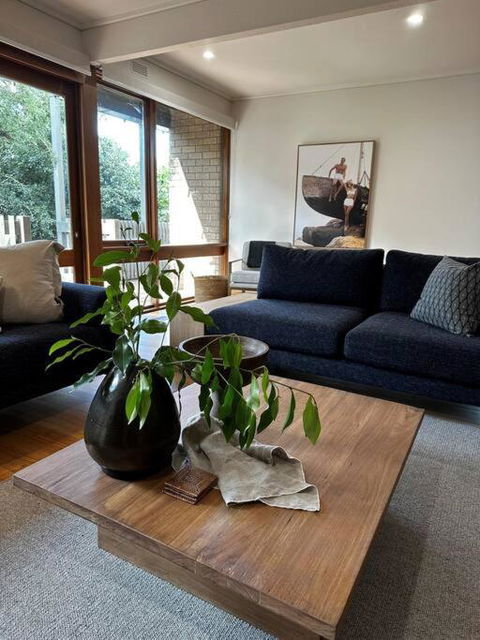 Relaxed And Stylish -self Check In, Secure Parking - Accommodation Gladstone 2