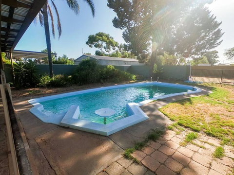 Renovated 3BD With Pool And Spa Bath - Accommodation Gladstone 0