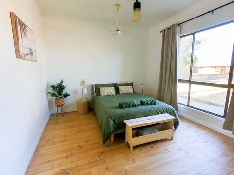 Renovated 3BD With Pool And Spa Bath - Accommodation Gladstone 3