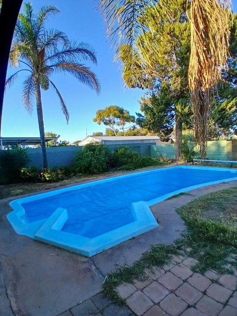Renovated 3BD With Pool And Spa Bath - Accommodation Gladstone 1