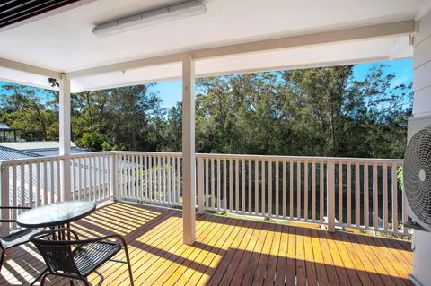 Renovated Coastal Getaway With Water Views - Accommodation Gladstone 1