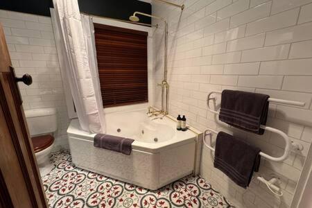 Renovated Cottage Near Cataract Gorge Launceston - Accommodation Gladstone 3