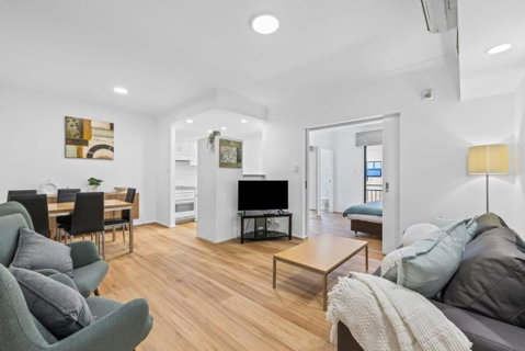 Renovated Family Apartment With Pool & WiFi - Accommodation Gladstone 1