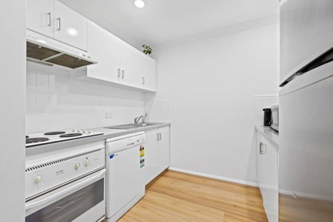 Renovated Family Apartment With Pool & WiFi - Accommodation Gladstone 3