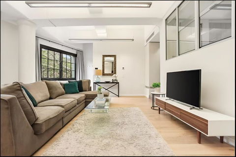Renovated Warehouse Conversion In Heart Of Sydney - Accommodation Gladstone 1