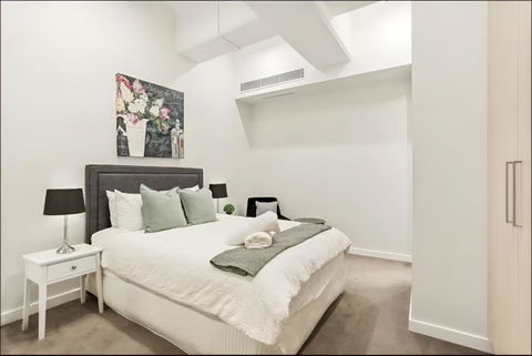 Renovated Warehouse Conversion In Heart Of Sydney - Accommodation Gladstone 3