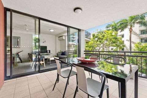 Resort Living - 10mins CBD - 2Bed / 2Bath / 1Car - Accommodation Gladstone 2