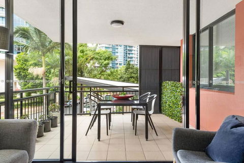 Resort Living - 10mins CBD - 2Bed / 2Bath / 1Car - Accommodation Gladstone 1