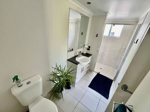 Resort Style Holiday Unit - Accommodation Gladstone 2