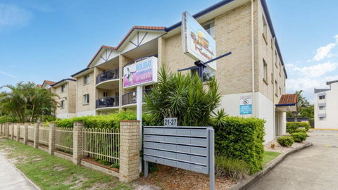 Resort Style Unit Across From The Water - Accommodation Gladstone 1