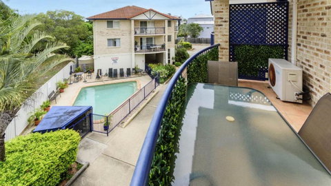 Resort Style Unit Across From The Water - Accommodation Gladstone 0