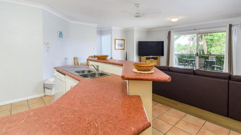 Resort Style Unit Across From The Water - Accommodation Gladstone 2